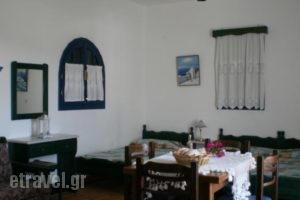 Guesthouse Xenios Zeus_best deals_Hotel_Cyclades Islands_Schinousa_Schinousa Chora