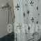 Guesthouse Xenios Zeus_best prices_in_Hotel_Cyclades Islands_Schinousa_Schinousa Chora