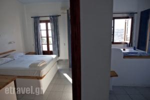 Captain's_accommodation_in_Apartment_Cyclades Islands_Syros_Kini